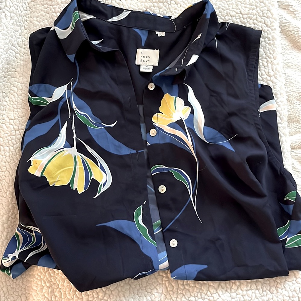 BUTTON DOWN COLLARED FLORAL TANK TOP